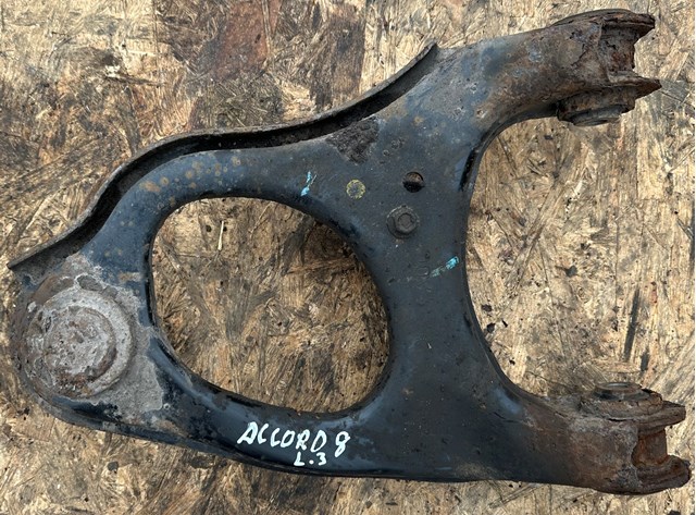 Рычаг передней подвески верхний левый 51520TA0A03 HONDA