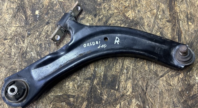 Правый рычаг передней нижней подвески 54500JG000 NISSAN