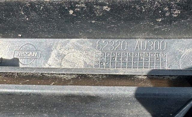 62320AU300 Решетка радиатора правая купить Полтава