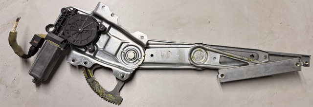 Стеклоподъемник передней левой двери 698200D010 TOYOTA