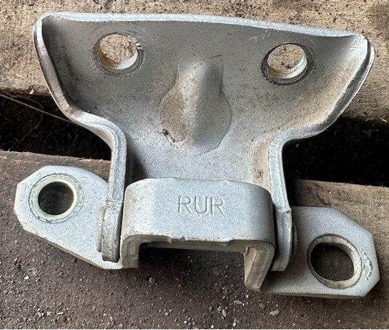 HYUNDAI 794202D000 Петля двери задней правой в наличии Сумы