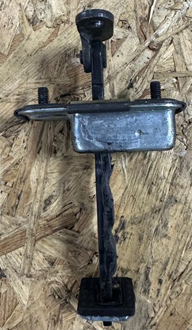 HYUNDAI 794902Y000 Ограничитель открывания двери задний правый в наличии Каменское