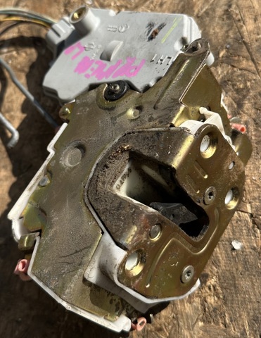 805032F011 NISSAN Замок водительской двери купить в Львов