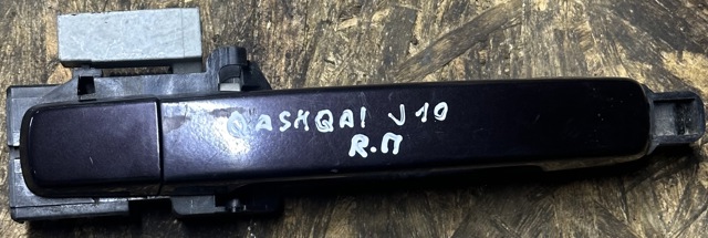 Держатель наружной ручки двери, передней правой 80610EB30B NISSAN