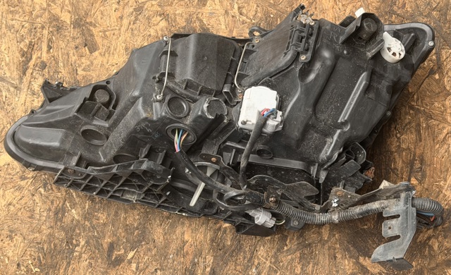 TOYOTA 8114053230 Фара правая в наличии Днепр