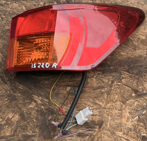 Задний правый внешний фонарь 8155153160 TOYOTA