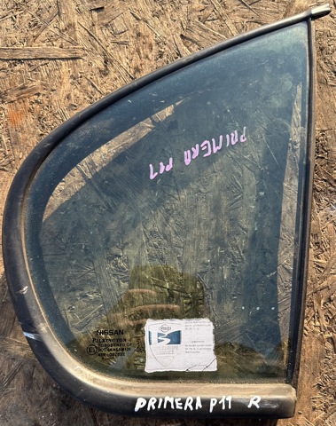 Форточка двери треугольник, задней, правой 822622F000 NISSAN