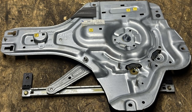 Стеклоподъемник левой задней двери 834012F010 HYUNDAI