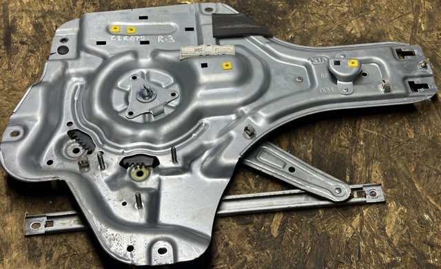  Механизм стеклоподъемника правой задней двери 834022F010 HYUNDAI