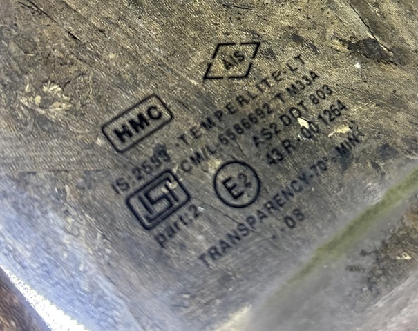 HYUNDAI 834201C010 Стекло двери задней правой в наличии Украина