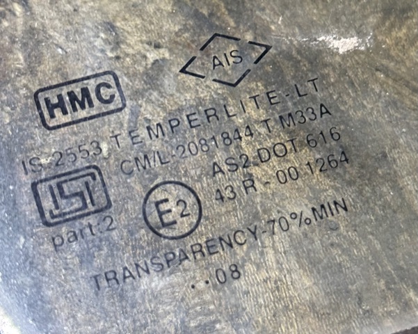HYUNDAI 834611C010 Стекло-форточка двери задней правой в наличии Львов