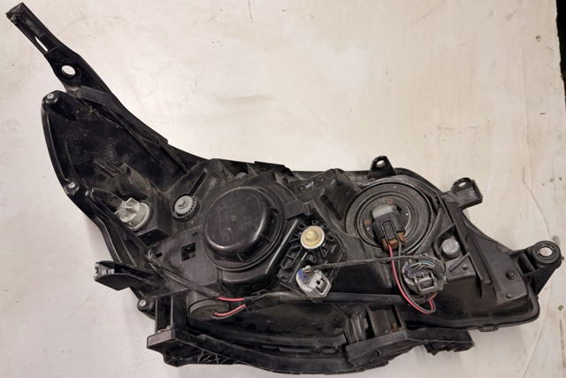 84001SC233 SUBARU Фара левая купить в Кривой Рог