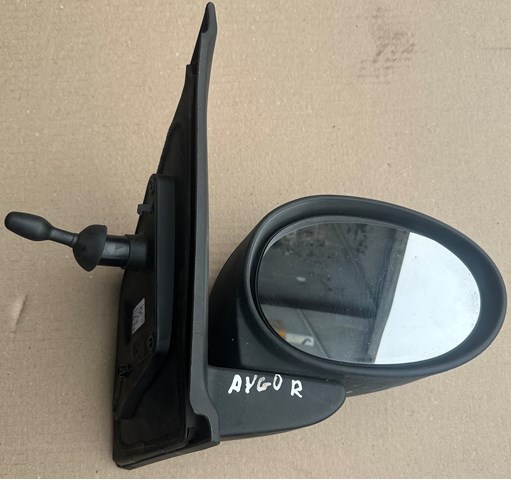 Зеркало заднего вида правое механическое оригинал toyota aygo 2005 в хорошем состоянии,отправка любой почтой,гарантия на установку 879100H010
