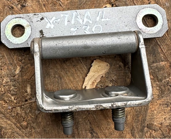 Петля багажника 904008H300 NISSAN
