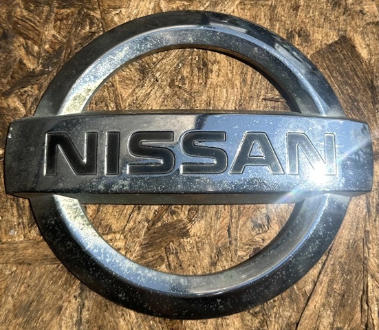 Эмблема на крышку багажника 90891EB300 NISSAN