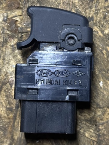 Кнопки переднего правого стеклоподъёмника 935802E000 HYUNDAI