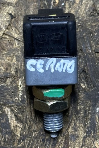 HYUNDAI 9381038000 Датчик включения сцепления  в наличии Сумы
