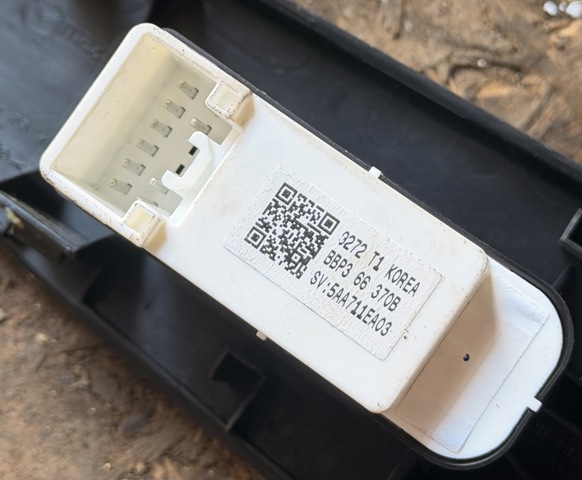 MAZDA BBP366370B Кнопка стеклоподъемника передняя в наличии Кривой Рог