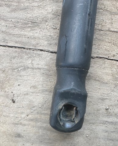 MAZDA BP4K62620F Амортизатор багажника в наличии Ирпень