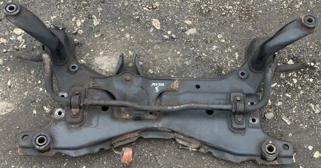 Поперечина передней подвески C23634800A MAZDA