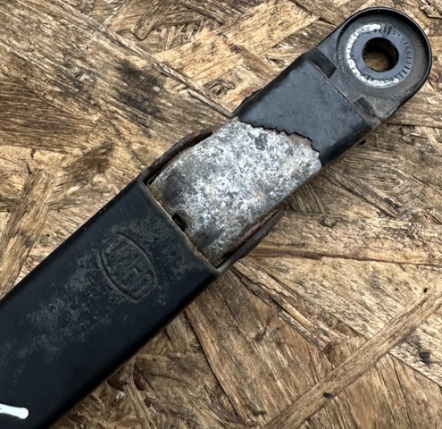 CB0867321 MAZDA Поводок стеклоочистителя купить в Днепр