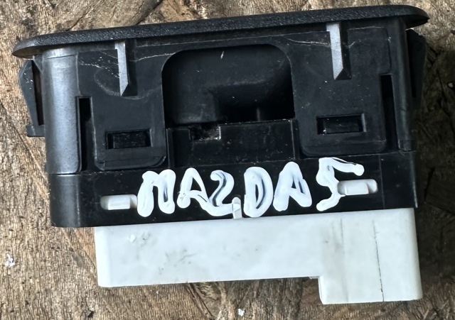 MAZDA CC5166380A Кнопка включения мотора стеклоподъемника задняя левая в наличии Ирпень