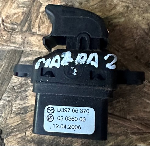 Кнопка подъемника переднего правого стекла D39766370 MAZDA