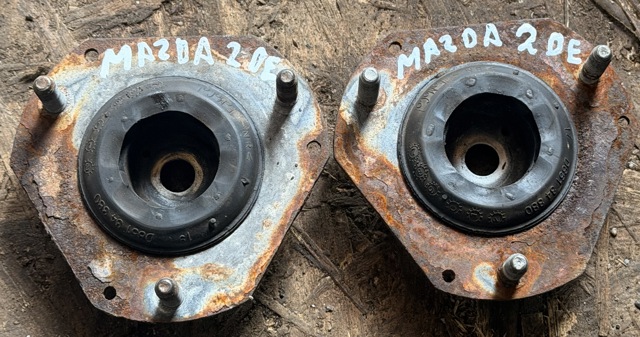 Подушка амортизатора переднего D65134380B MAZDA