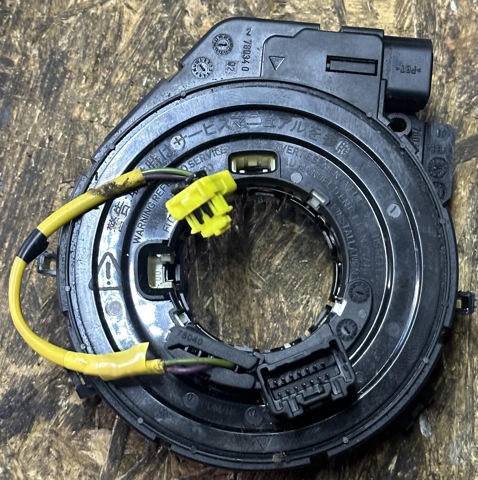 Подрулевое контактное кольцо D65166CS0 MAZDA