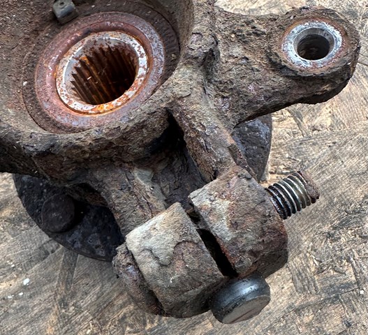DD323303X MAZDA Цапфа передняя левая купить в Черкассы