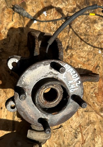 Цапфа (поворотный кулак) передний левый DD323303X MAZDA