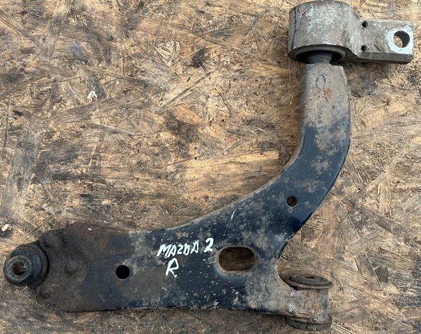 Передний нижний рычаг DD3234300 MAZDA