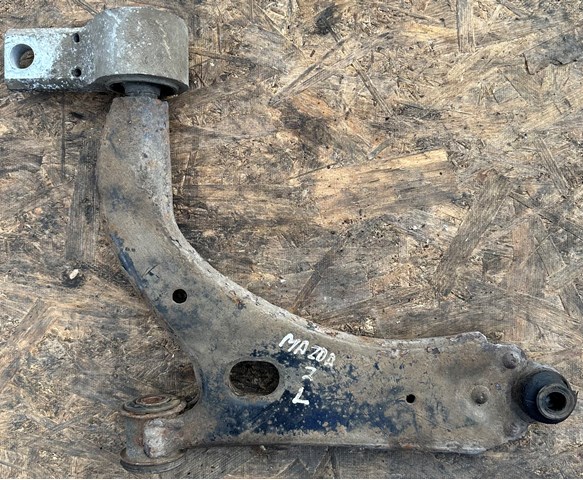 Левый рычаг передней нижней подвески DD3234350 MAZDA