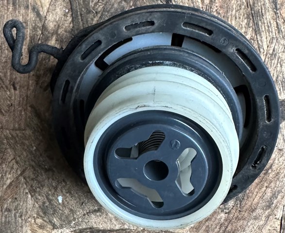 MAZDA DD3242250B Крышка (пробка) бензобака в наличии Сумы
