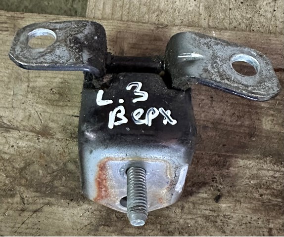 Петля задней двери, левой E11273210A MAZDA