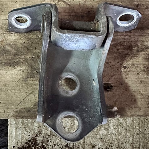 E11273240 MAZDA Петля двери задней левой купить в Киев
