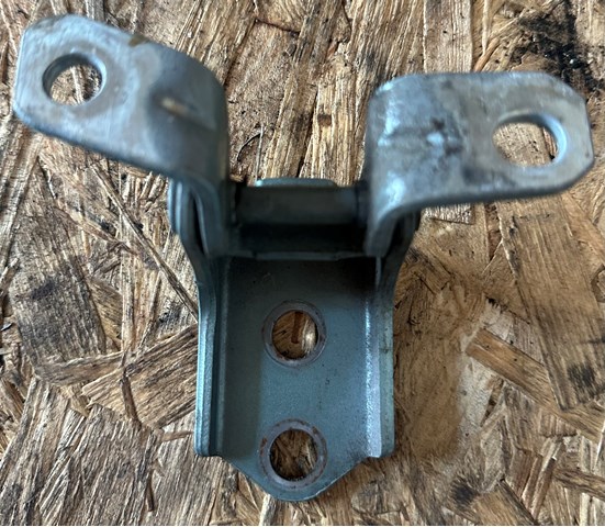 MAZDA F15159210 Петля двери передней в наличии Каменское