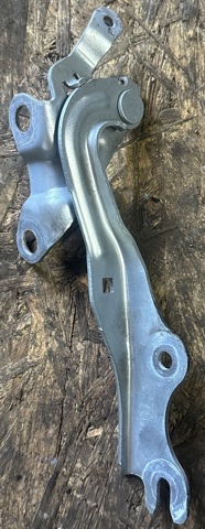 Завеса капота левая GJ6A52420A MAZDA