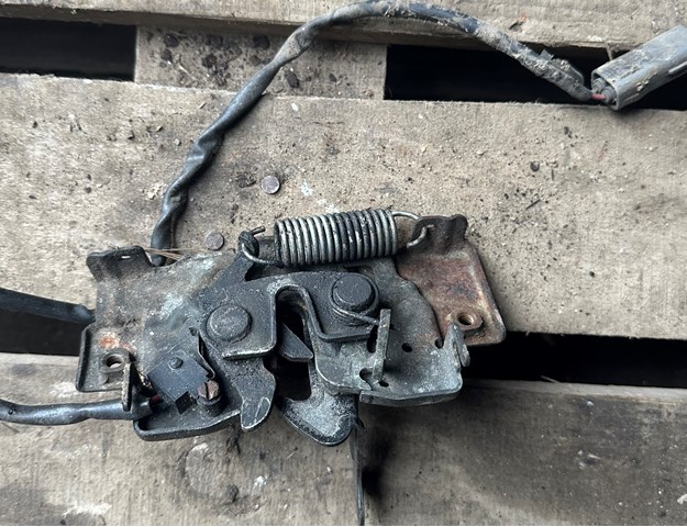 MAZDA GJ6A56620C Замок капота в наличии Днепр