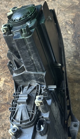 GJ6R510K0C MAZDA Правая фара купить в Сумы