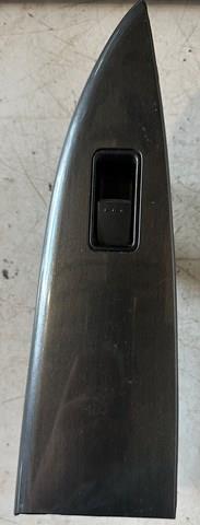 Кнопка стеклоподъемника передняя правая GP9A66370 MAZDA