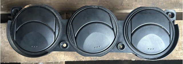 Решетка воздуховода GP9E64930 MAZDA
