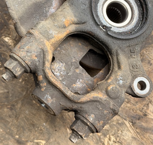 GS1D33031 MAZDA Цапфа передняя левая купить в Павлоград
