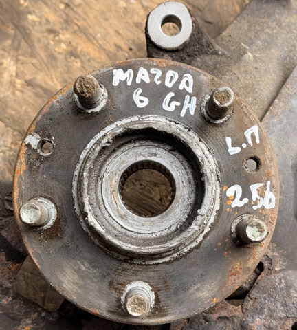 MAZDA GS1D33031 Цапфа передняя левая в наличии Ирпень