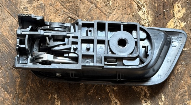 MAZDA GS1D58330C02 Ручка двери передней внутренняя правая в наличии Киев
