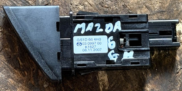 Кнопка включения аварийного сигнала GS1D664H0 MAZDA