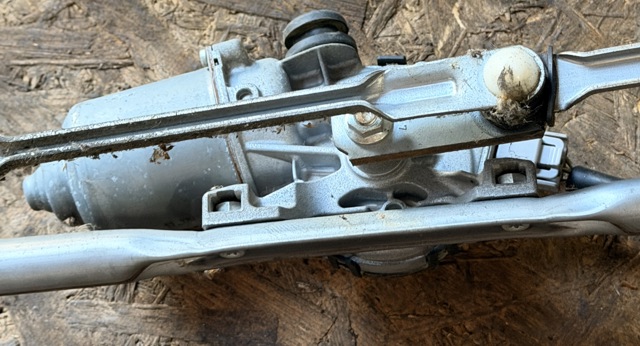 GS1D67340 MAZDA Мотор стеклоочистителя лобового стекла купить в Сумы
