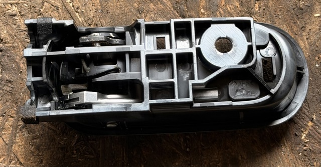 MAZDA GS1D72330B02 Ручка двери задней внутренняя правая в наличии Запорожье