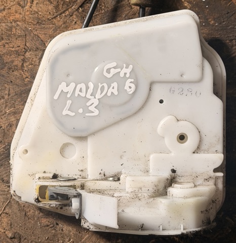 MAZDA GS1D73310 Замок двери задней левой в наличии Одесса