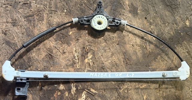 Механизм стеклоподъемника двери задней, левой GS1D73590A MAZDA
